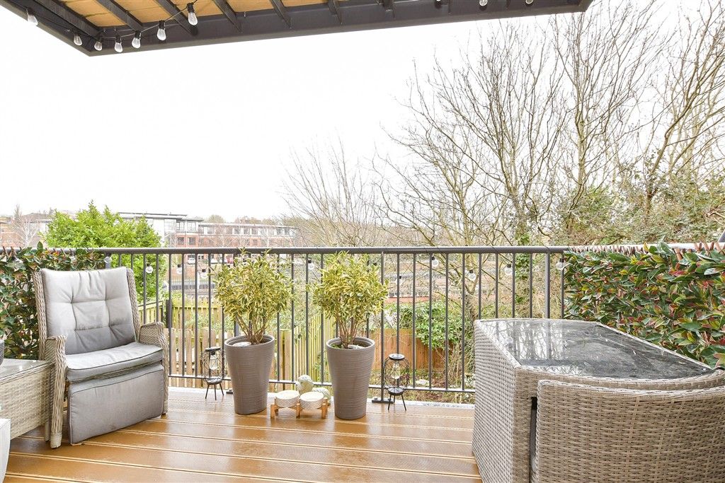 Property photo 2 of 9 Balcony