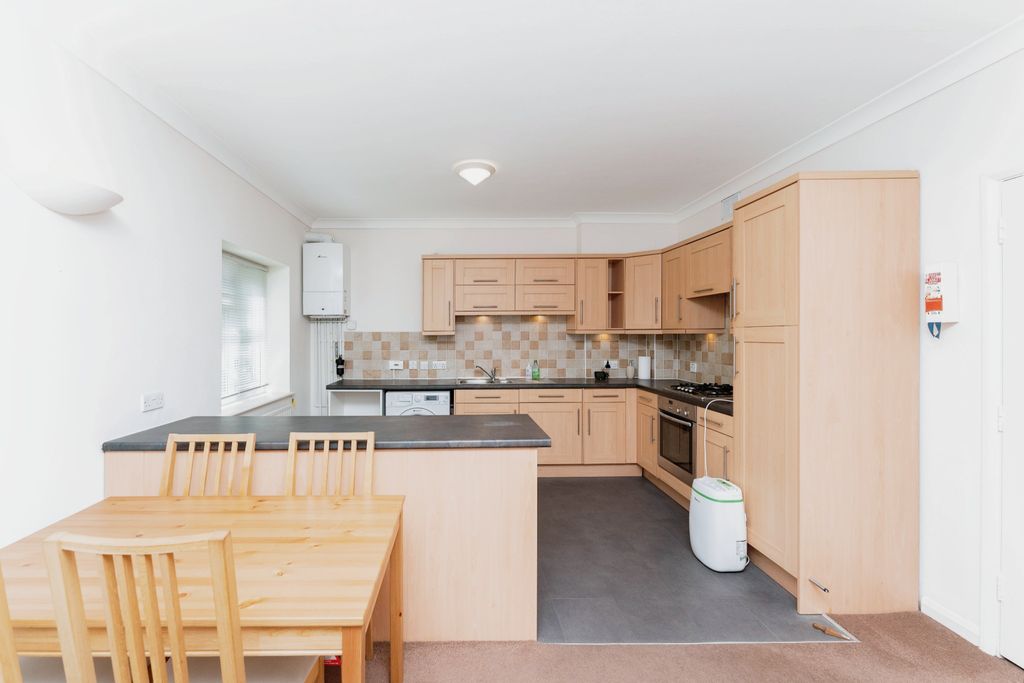 Property photo 2 of 11 2 - c9338ce1-42ee-Ed