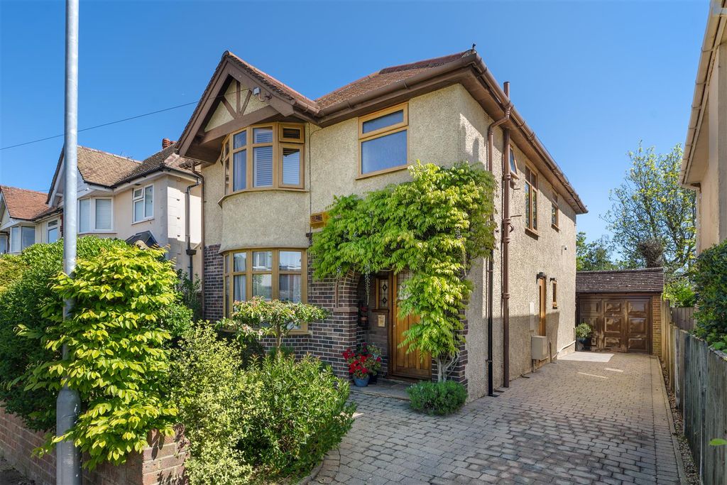 Property photo 1 of 19 Fitzroy Road, Tankerton, Whitstable