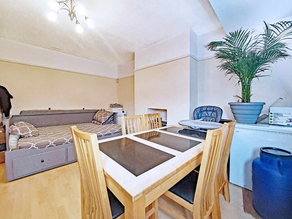 Property photo 3 of 10 4939553