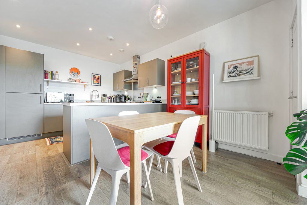 Property photo 2 of 17 1448281-10-69E60F...