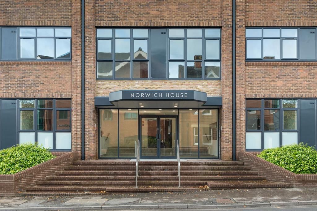 Property photo 3 of 8 External