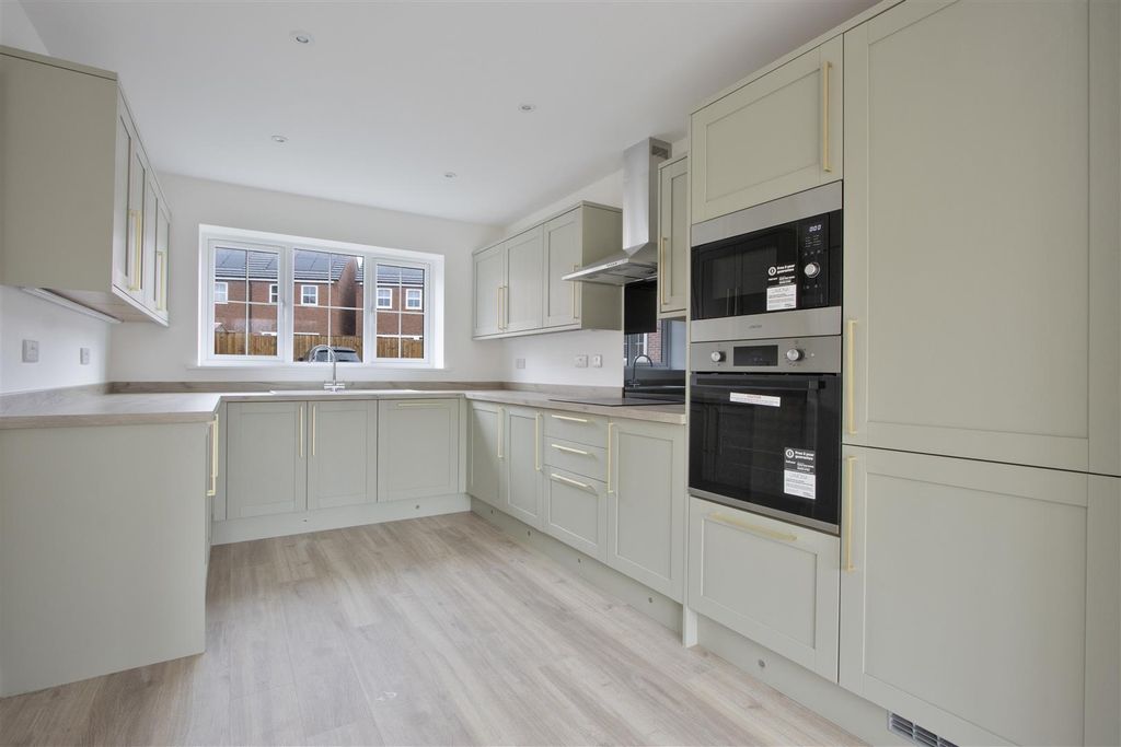 Property photo 2 of 14 Kitchen .Jpg