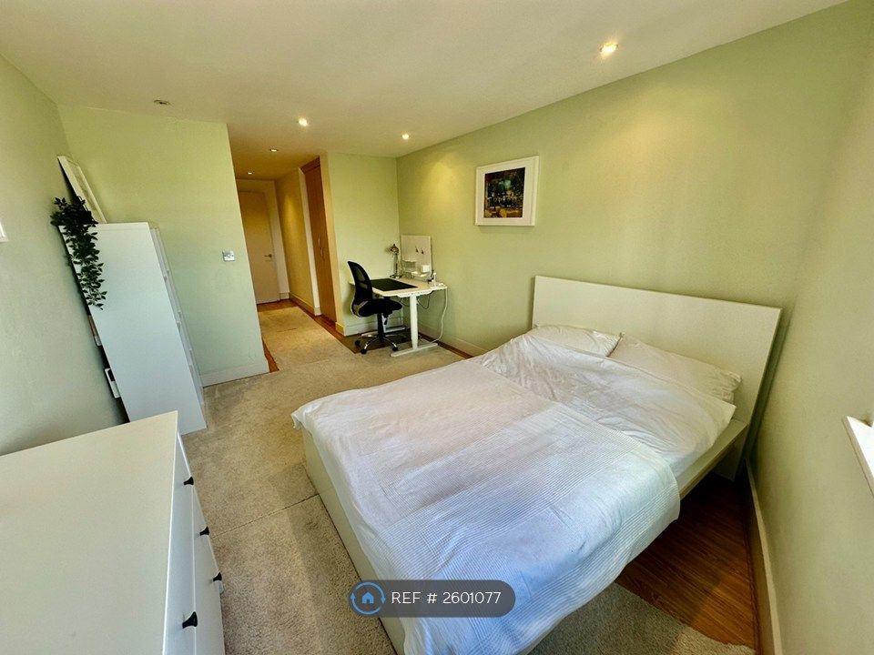 Property photo 3 of 6 En-Suite Bedroom
