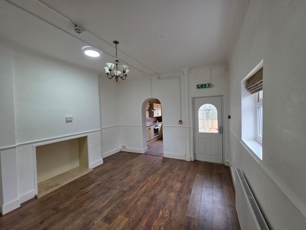 Property photo 1 of 5 Shared Livingroom/Kitchen