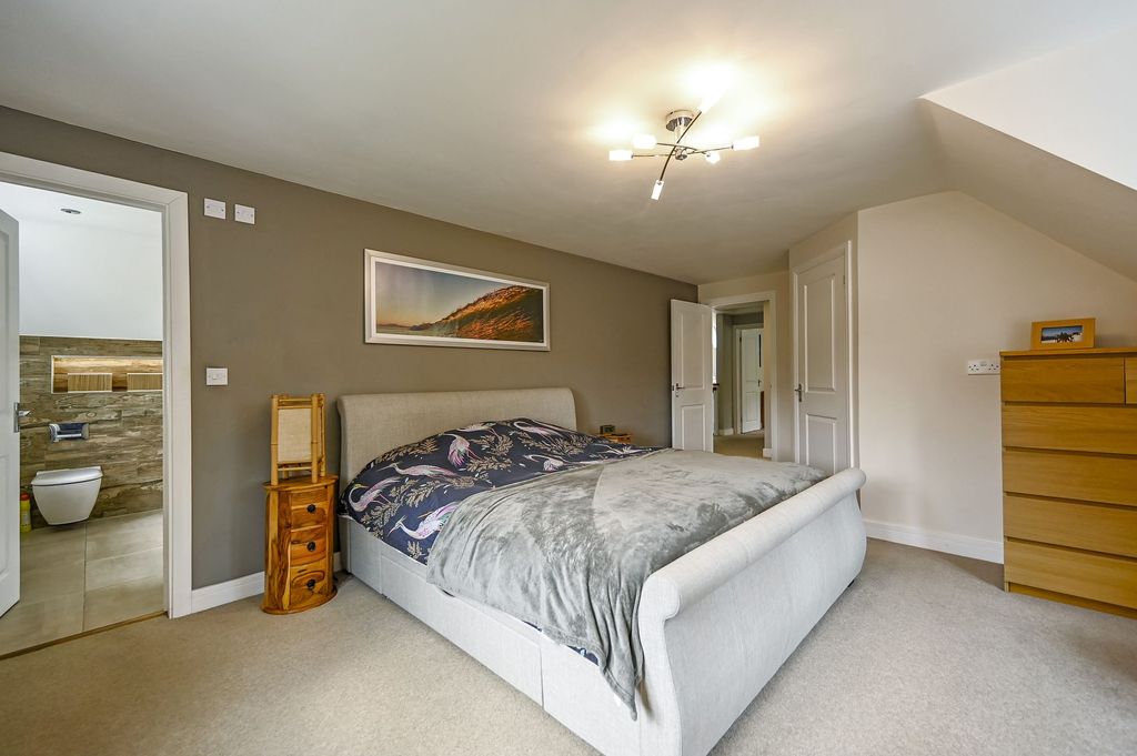 Property photo 3 of 59