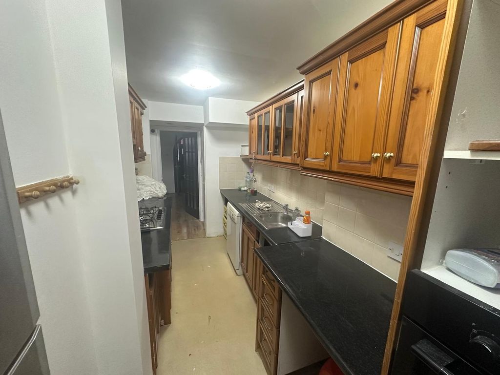 Property photo 2 of 7 Photo 2