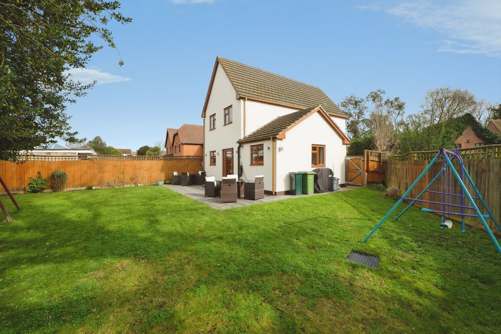 Additional image 4 of 3 bed detached house for saleSpinney Close, Rainham RM13