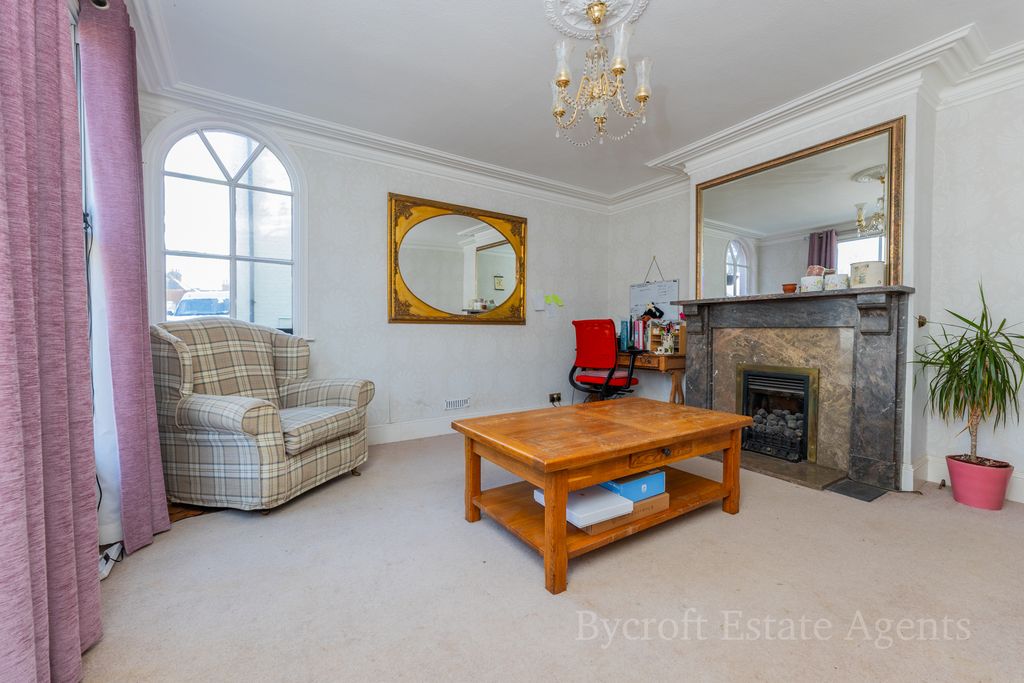 Property photo 3 of 27