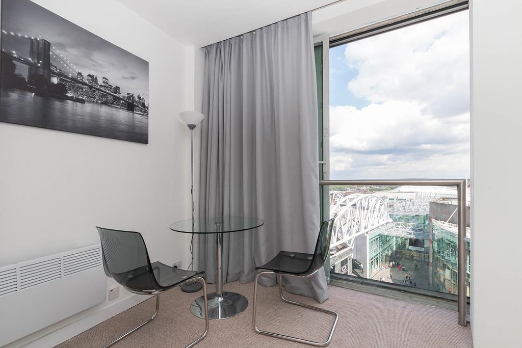 Property photo 3 of 9 Living Space