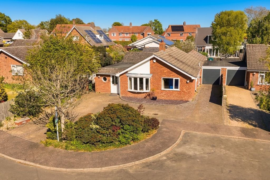 Property photo 1 of 28