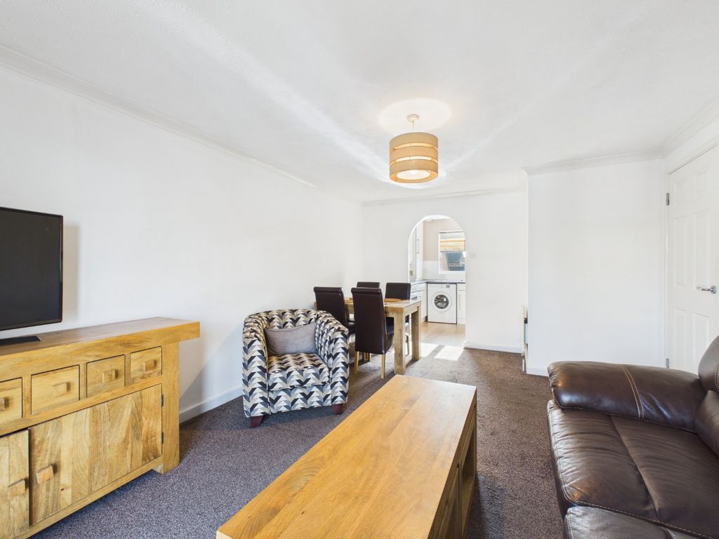 Property photo 3 of 8 4936156