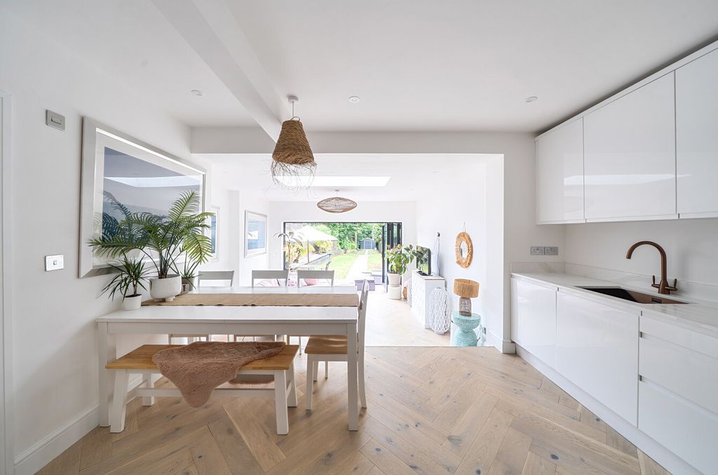 Property photo 2 of 15 1482157-25-6A42c0...
