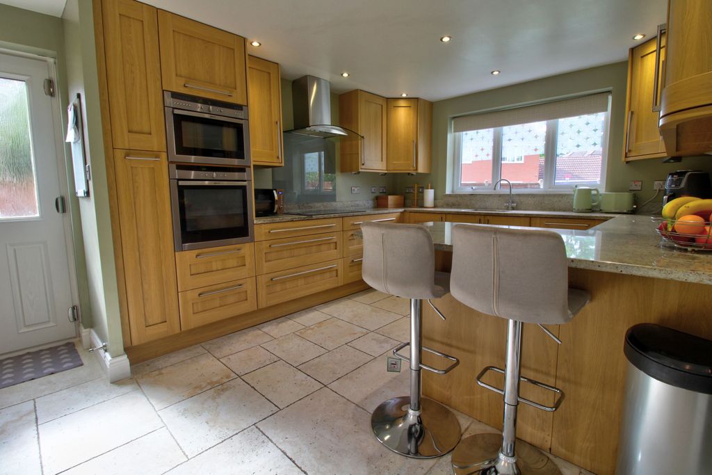 Property photo 3 of 22 Kitchen