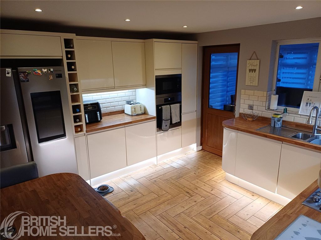 Property photo 2 of 23 Picture No. 04