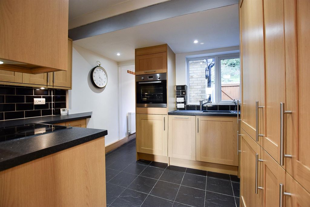Property photo 3 of 17 Kitchen..Jpg