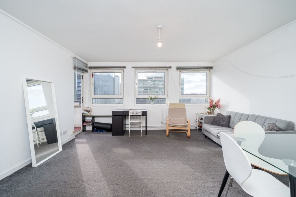Property photo 3 of 8 Stangate 34 (10 O...