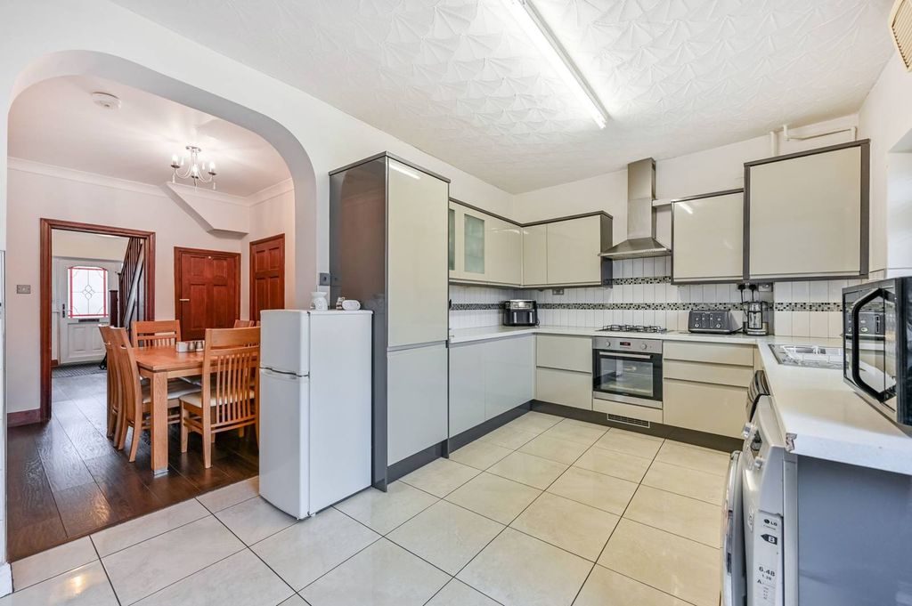 Property photo 3 of 15