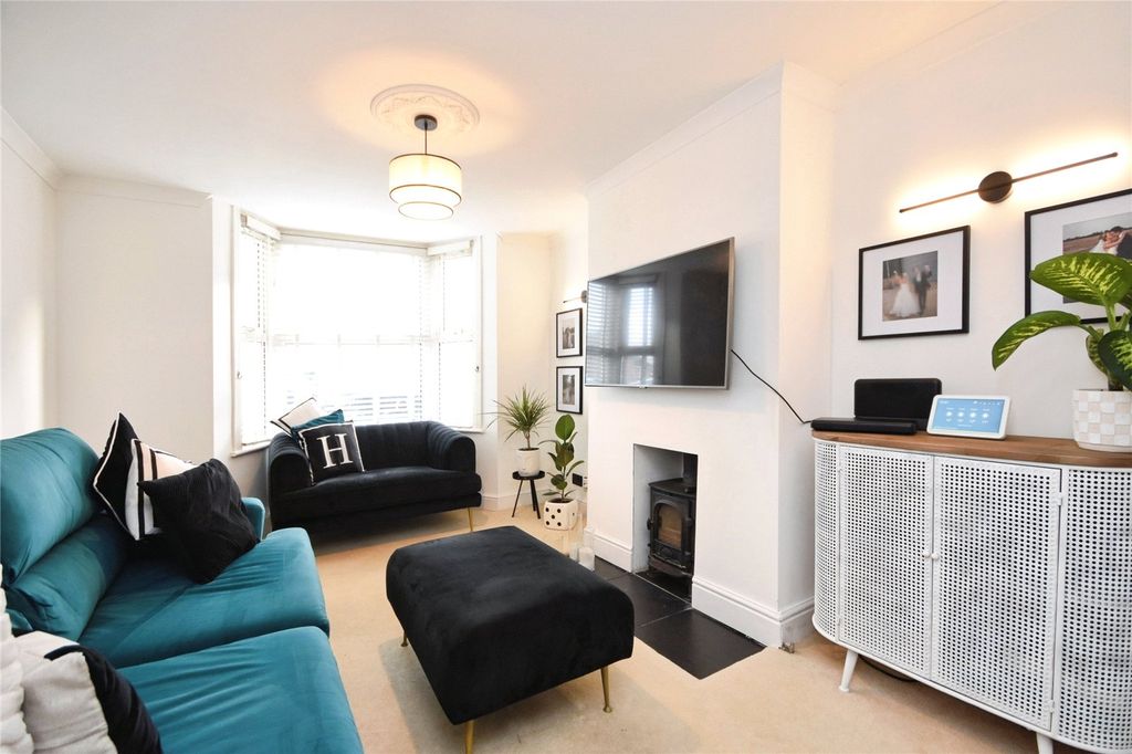 Property photo 2 of 12 Lounge