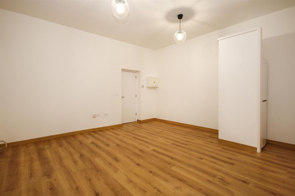 Property photo 3 of 8 3