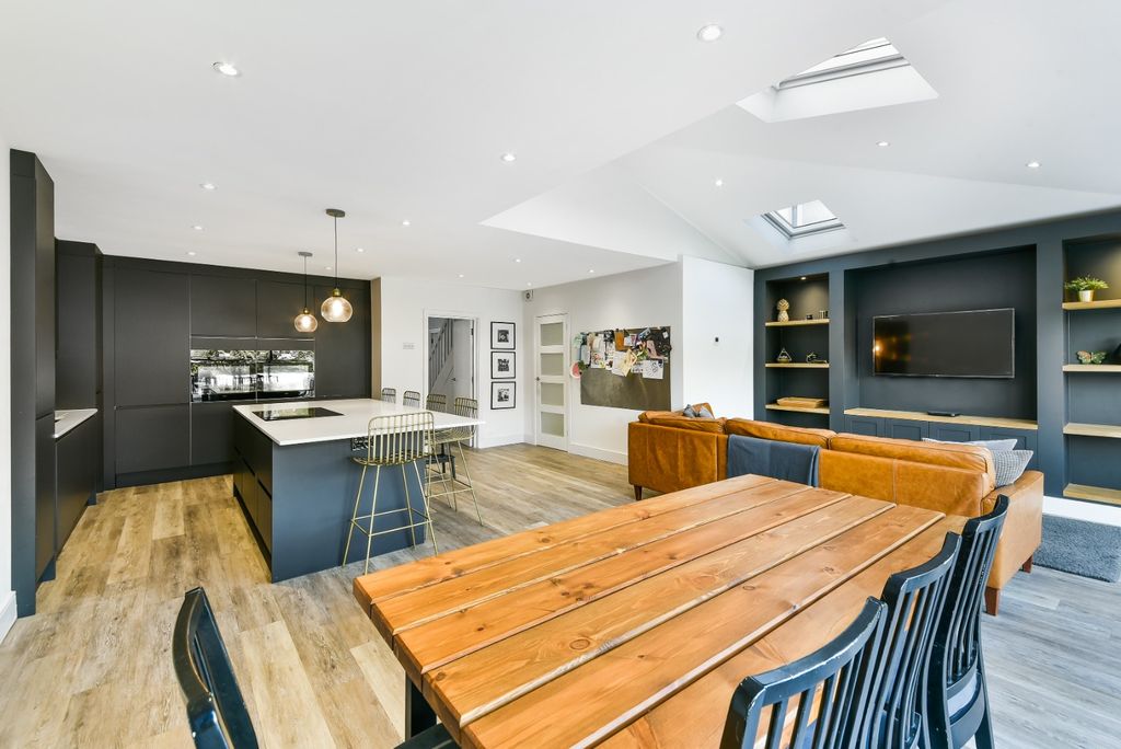 Property photo 1 of 19 1538410