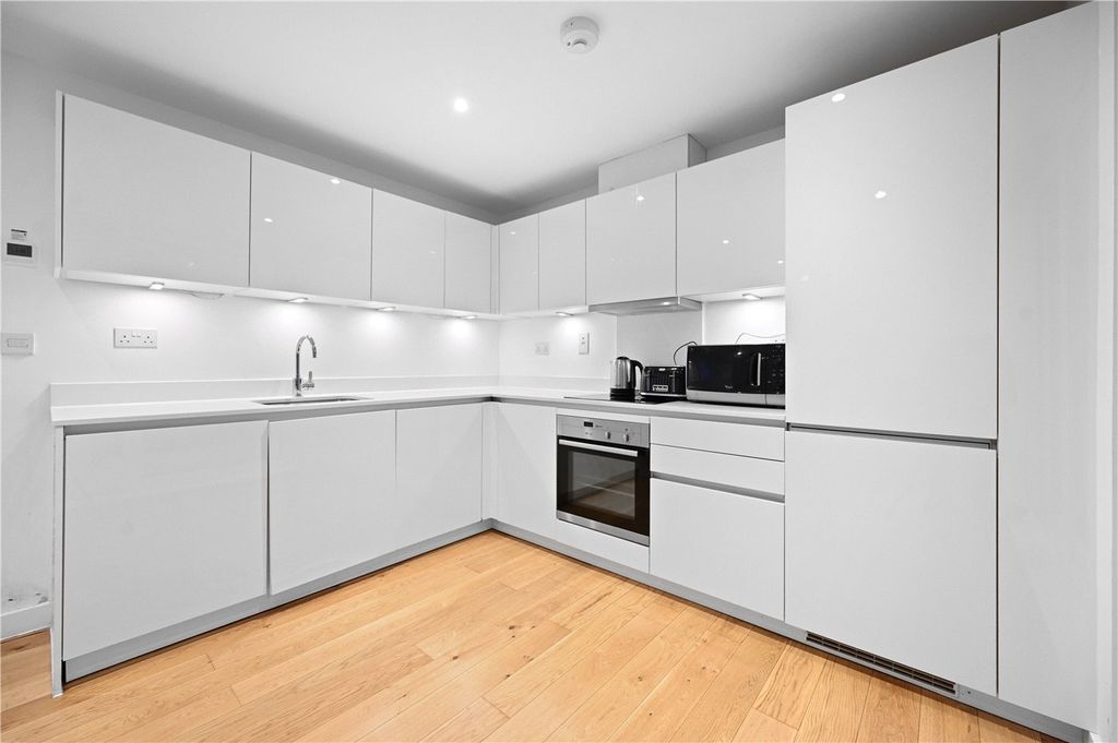 Property photo 3 of 12 Kitchen