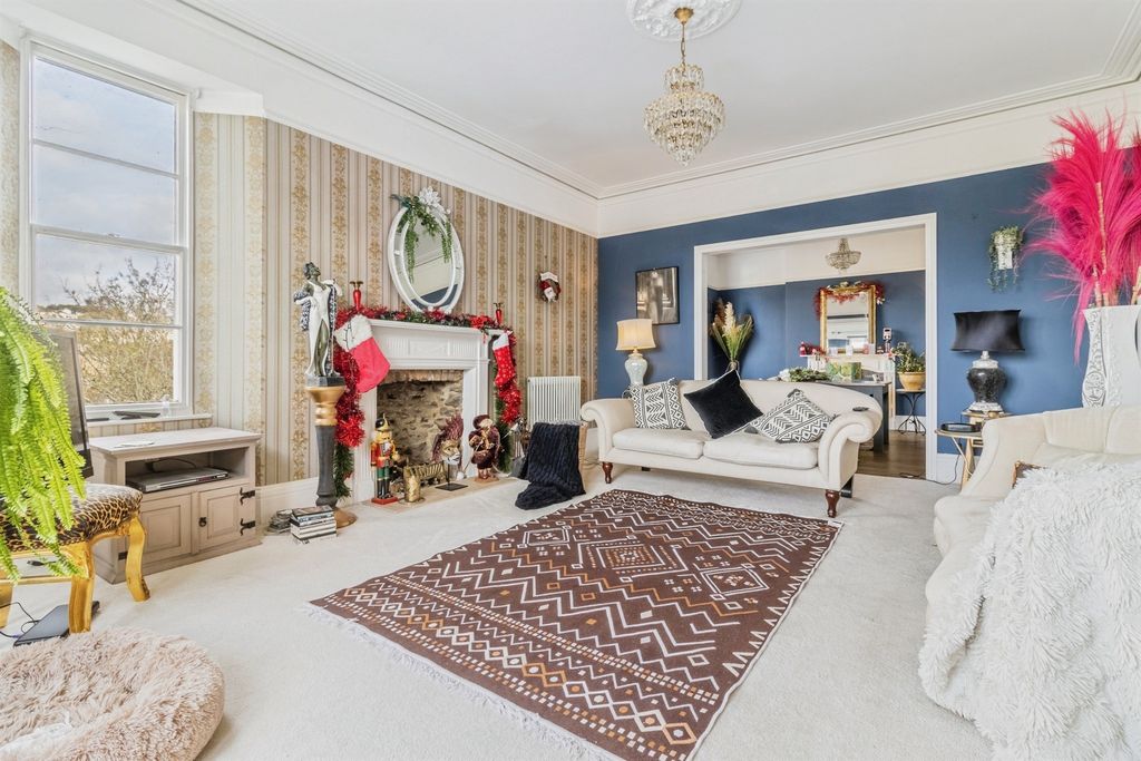 Property photo 3 of 20