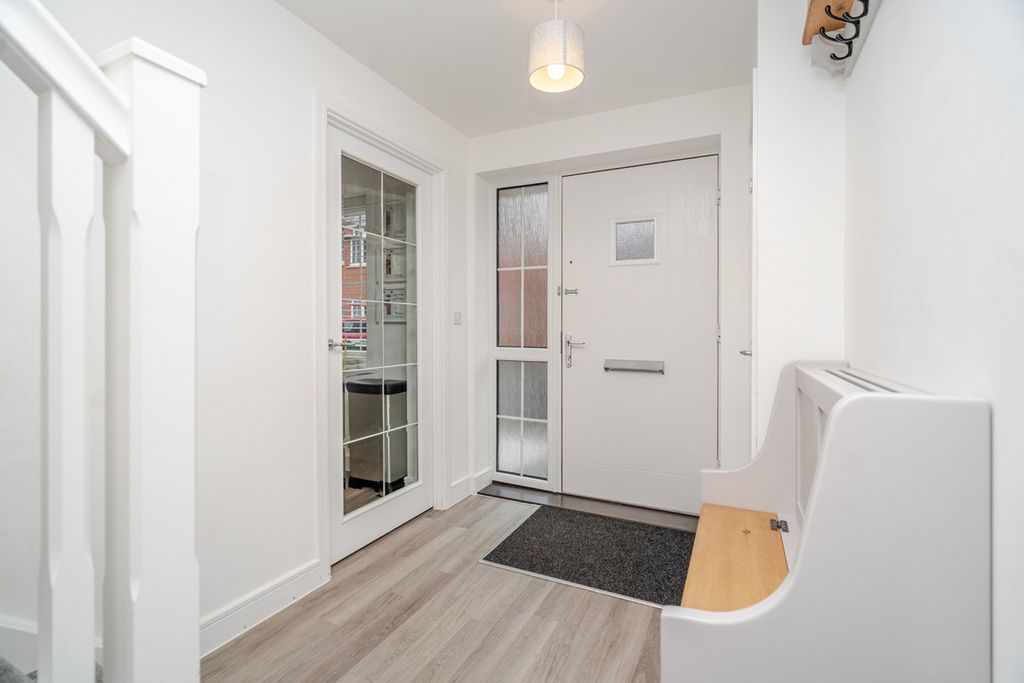 Property photo 3 of 28