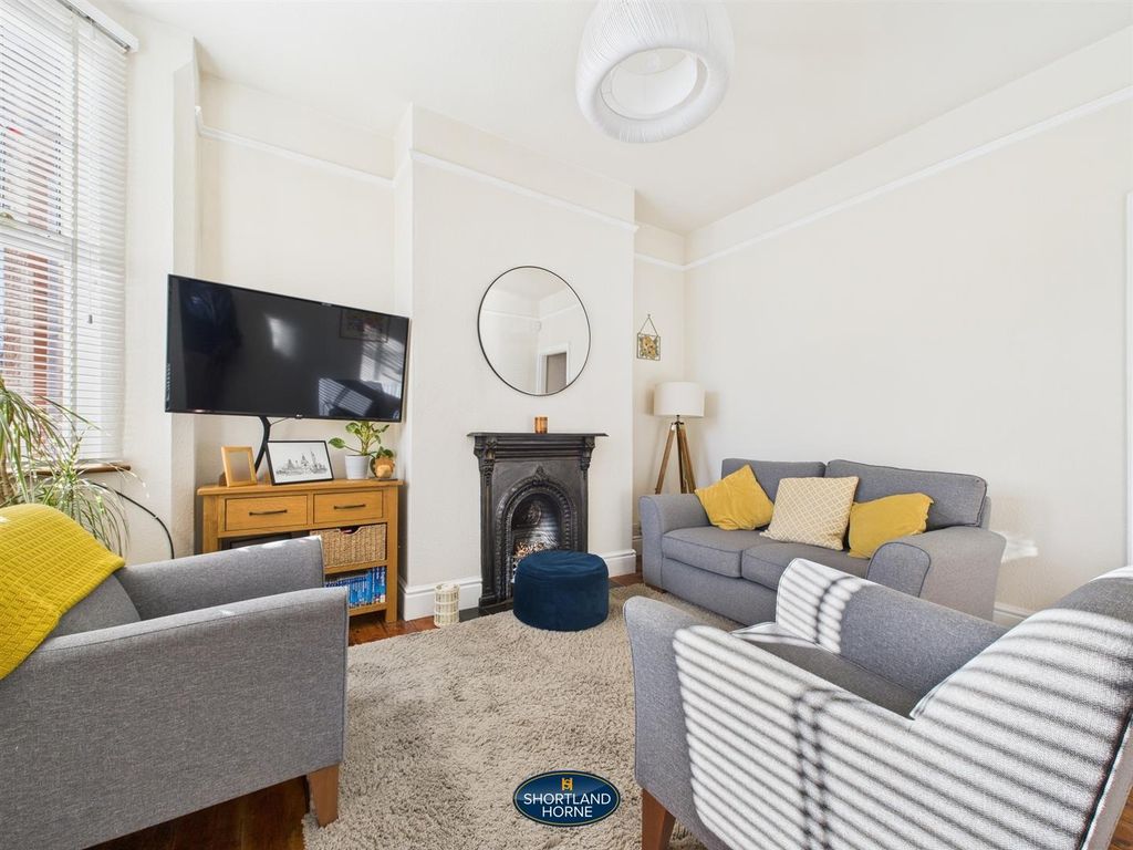 Property photo 2 of 18 Cam01906G0-Pr0453-Still019.Jpg