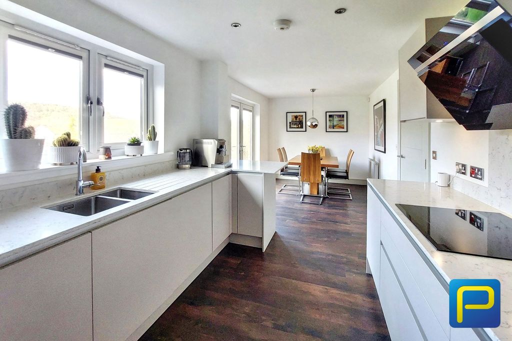 Property photo 3 of 31