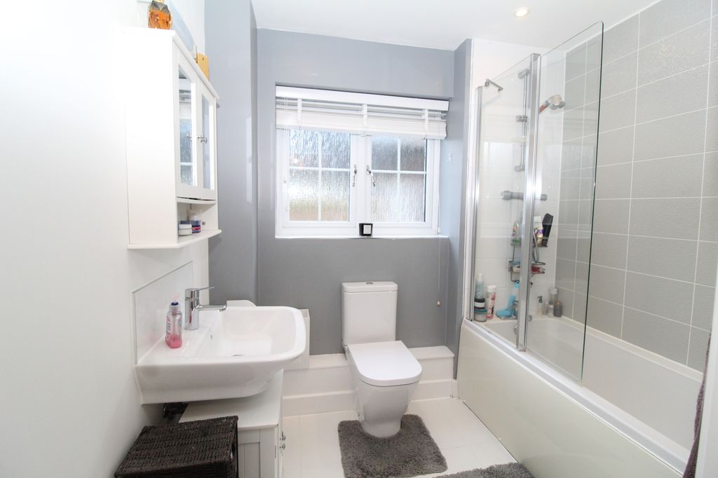 Property photo 3 of 5