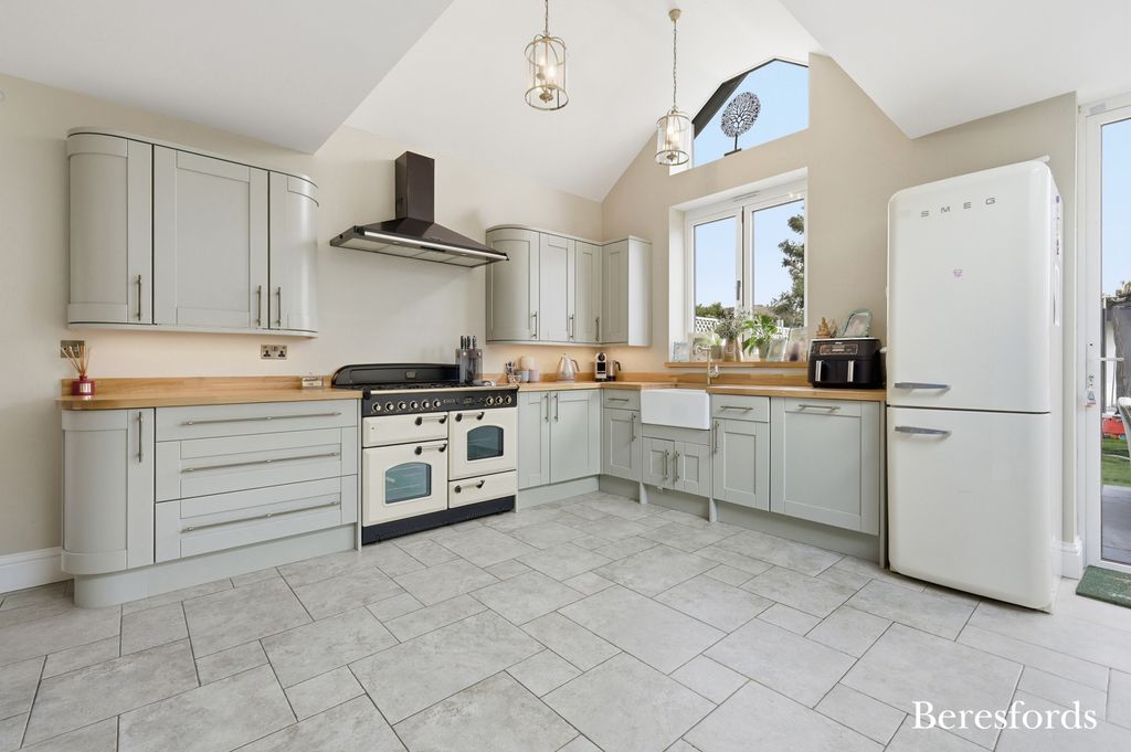 Property photo 3 of 20 Picture No. 02