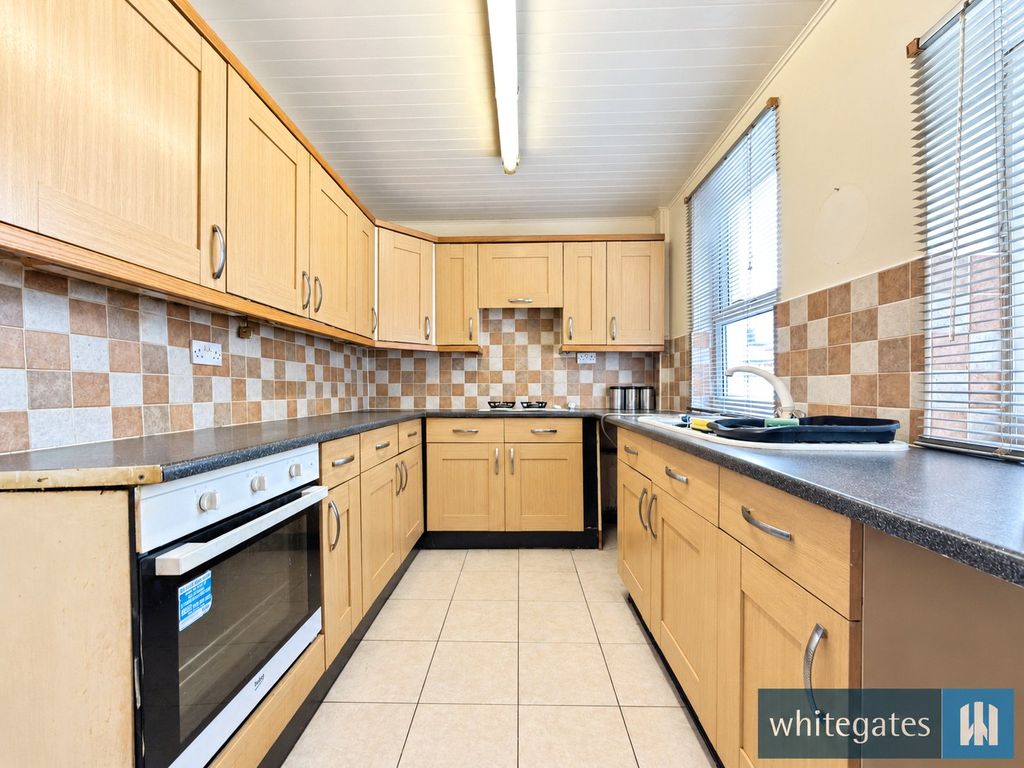 Property photo 2 of 15 Picture No. 11