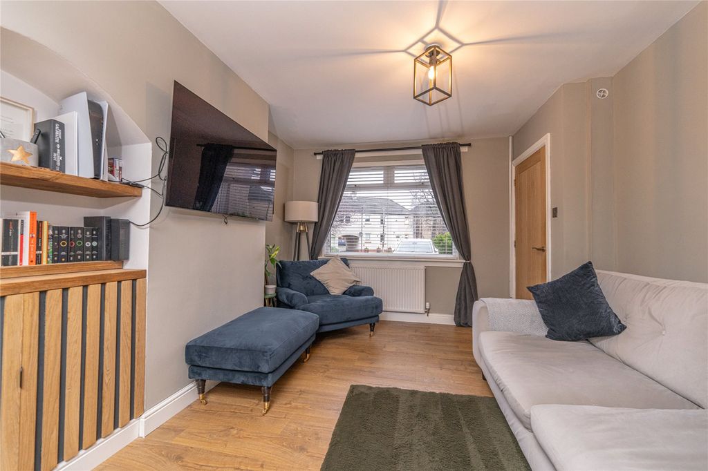 Property photo 3 of 24 Lounge Alt