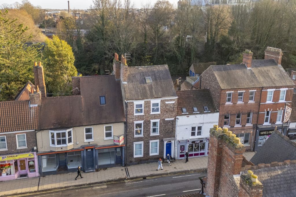 Property photo 2 of 11 66c_Gillygate_8