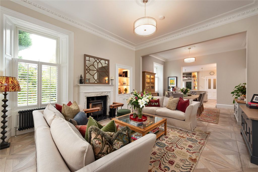 Property photo 3 of 31 Family Room