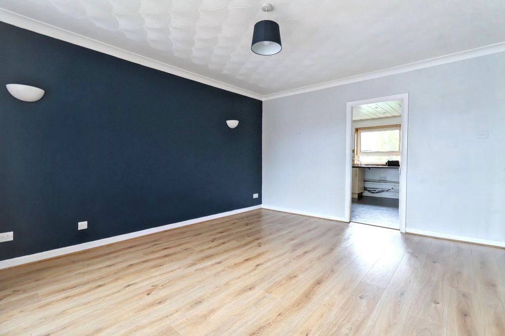 Property photo 2 of 14 Picture No. 32
