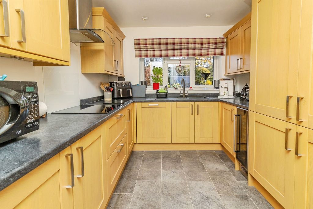 Property photo 3 of 25