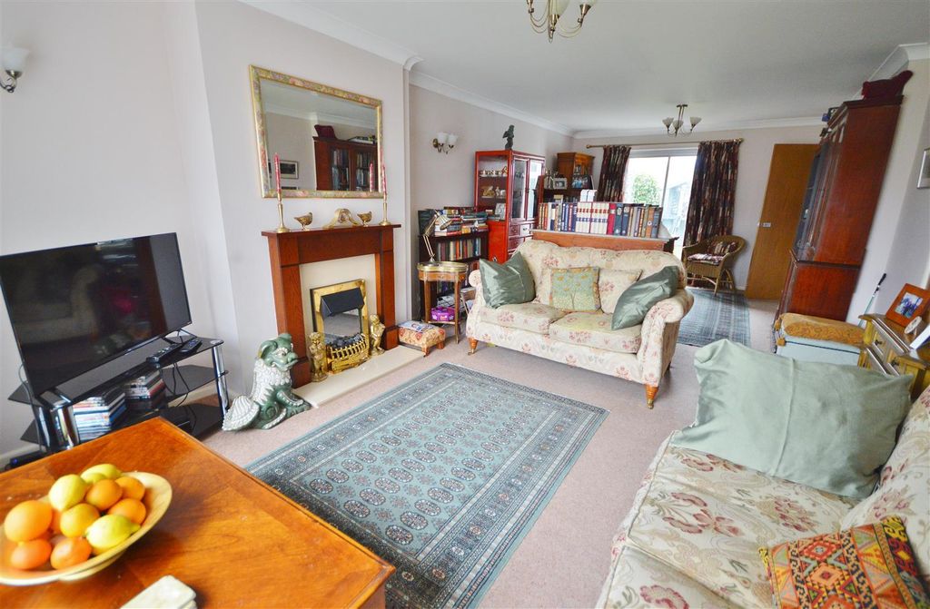 Property photo 2 of 21 Lounge Diner