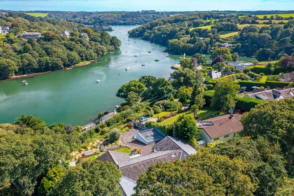 Property photo 3 of 13 729Fe991-Ad67-447d-8207-69556B579845