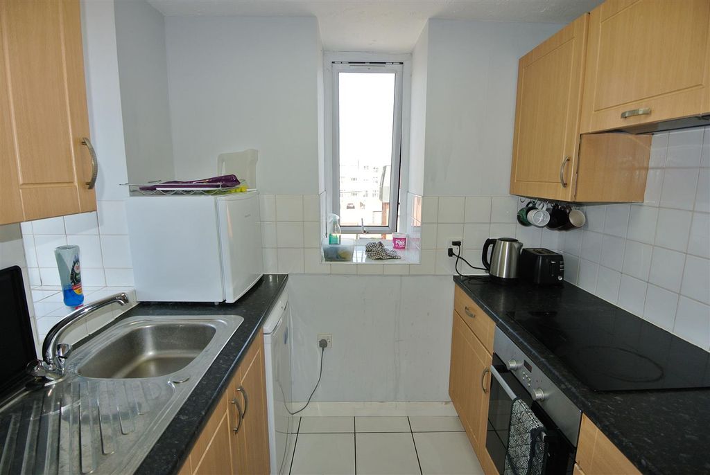 Property photo 3 of 7 Kitchen.Jpg