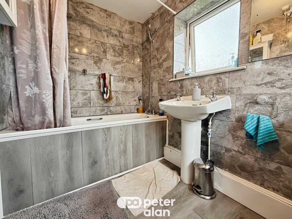 Property photo 3 of 4 Front