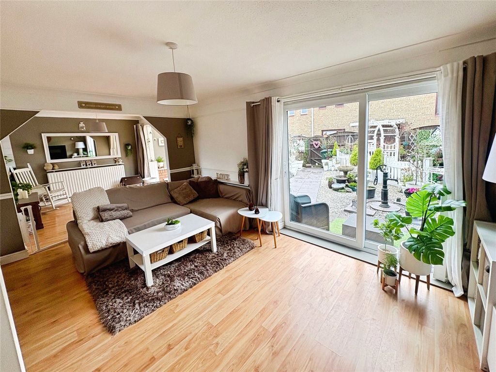 Property photo 3 of 15 Lounge