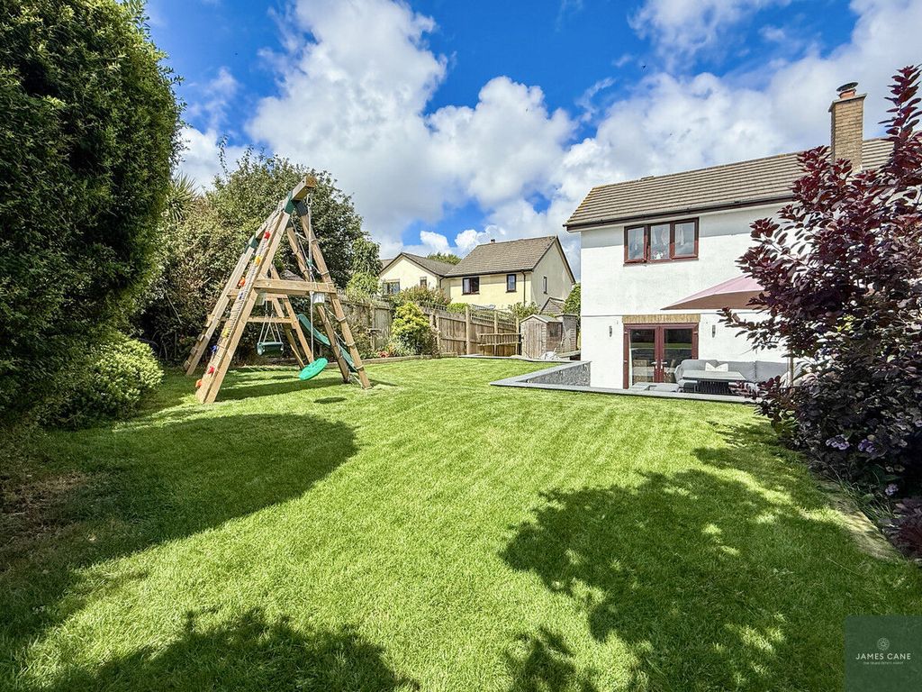 Property photo 2 of 23