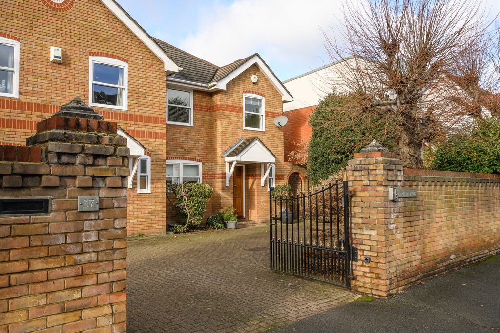 Property photo 1 of 9 Picture No. 11