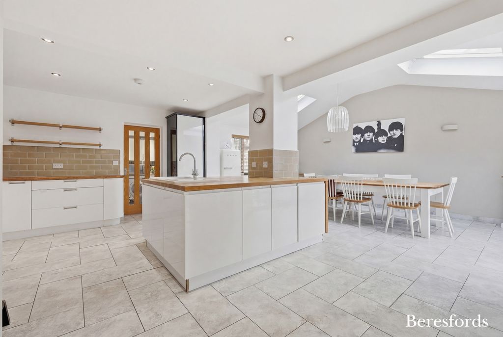 Property photo 2 of 21 Picture No. 24