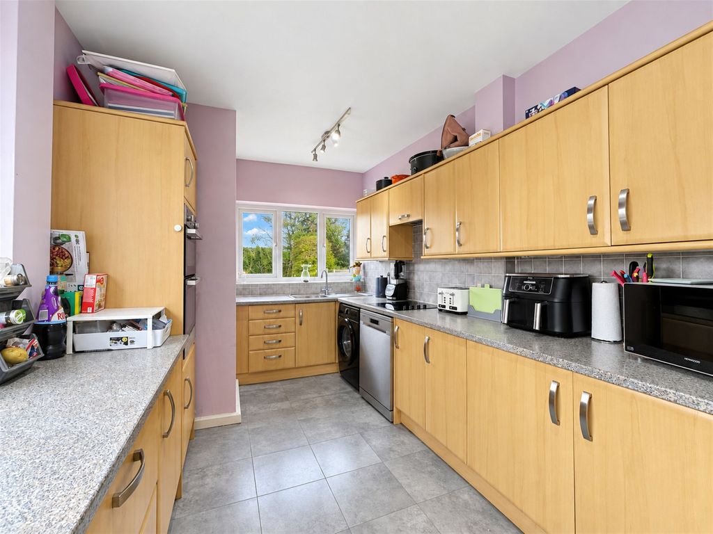 Property photo 3 of 24