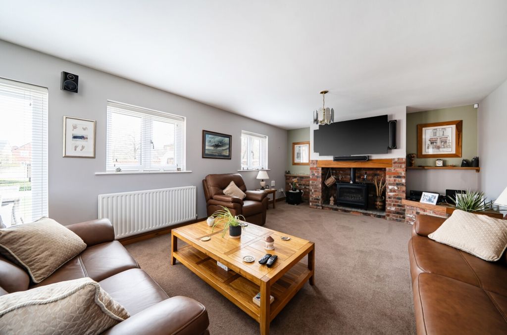 Property photo 3 of 23 1429612-17-69c1637c75680