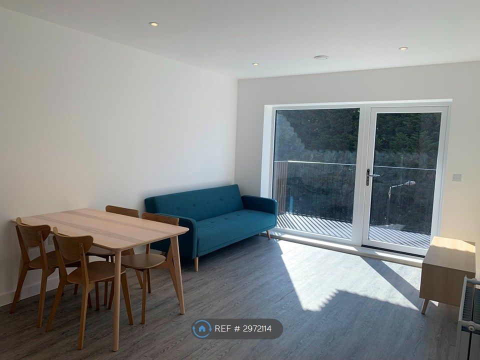 Property photo 1 of 12 Living Room