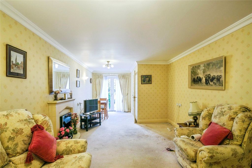 Property photo 2 of 12 Lounge